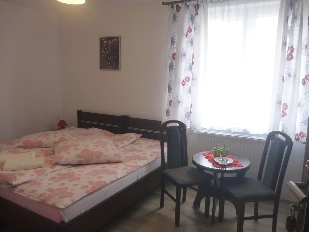 Osrodek Wypoczynkowy Nad Stawem - Holiday Resort By The Lake - Erholungsheim Am See - Prazdninovy Dum U Jezera Kudowa-Zdroj Dış mekan fotoğraf