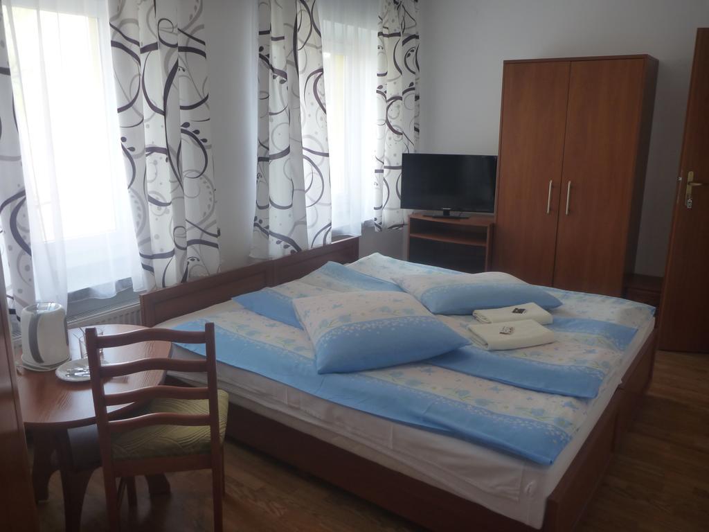 Osrodek Wypoczynkowy Nad Stawem - Holiday Resort By The Lake - Erholungsheim Am See - Prazdninovy Dum U Jezera Kudowa-Zdroj Dış mekan fotoğraf
